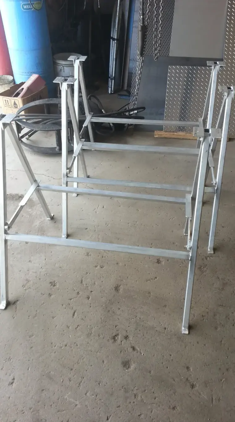Bâti d’aluminium monté sur mesure